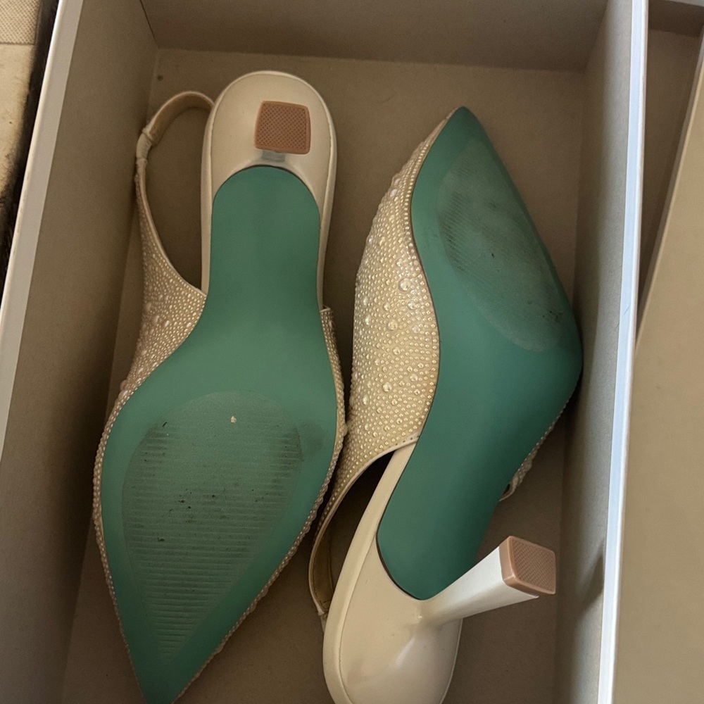 Betsey Johnson Ivory Heels - Picture 4 of 7